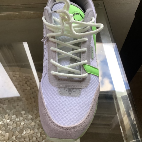 LA Gear sneakers with iconic flame design Neon glow-in-the-dark green - Picture 3 of 10